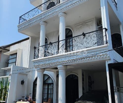 rumah mewah minimalis siap huni ada kolam renang area antapani  1
