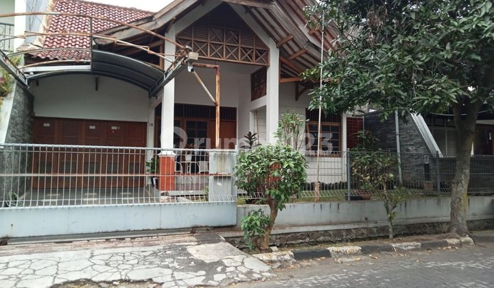 Rumah lama terawat siap huni di cikutra menarik best location
