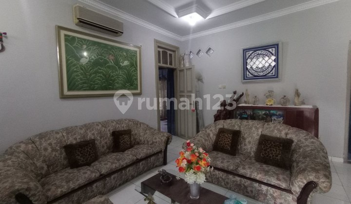 well-maintained house in a good location in Batununggal, Bandung 2