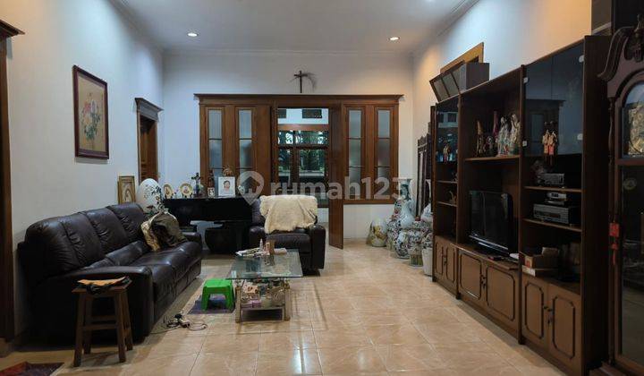 rumah lama terawat lokasi eksklusif jarang ada di sayap riau bandung  2