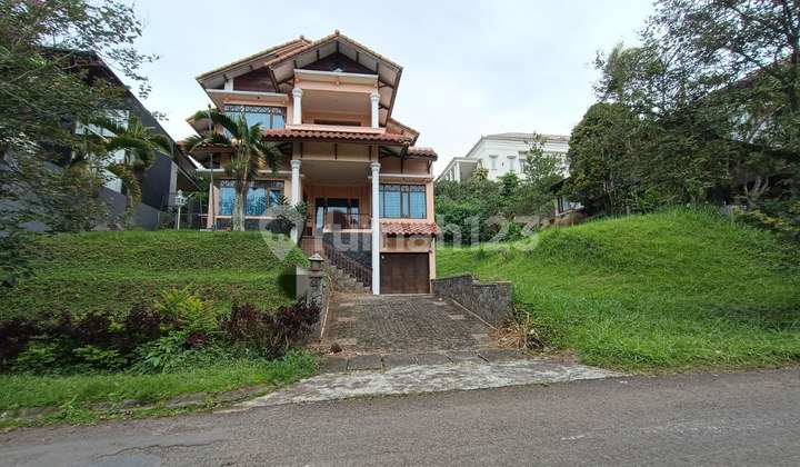 Rumah Dago Resort View Pegunungan Kota Bandung Semi Furnished
