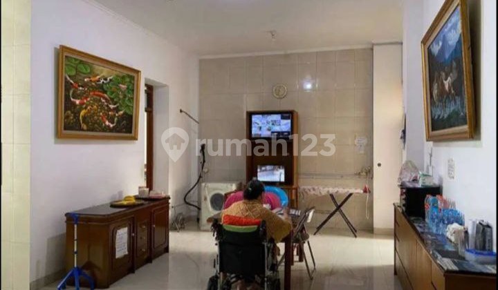 RUMAH KOLONIAL DESAIN MODERN DI TENGAH KOTA SAYAP SUNDA 2