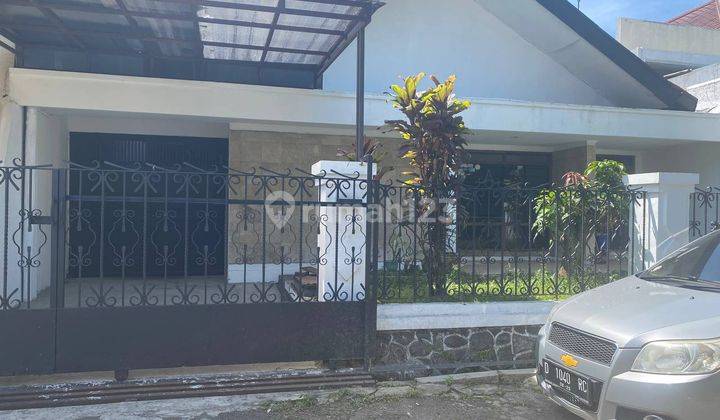 Dijual Rumah Lama Terawat Siap Huni Lokasi Strategis di Turangga 2