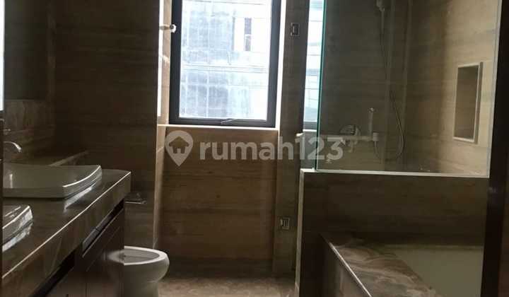 For Rent Apartment District 8 3 BR Area 179 M2 Well Maintained South Jakarta