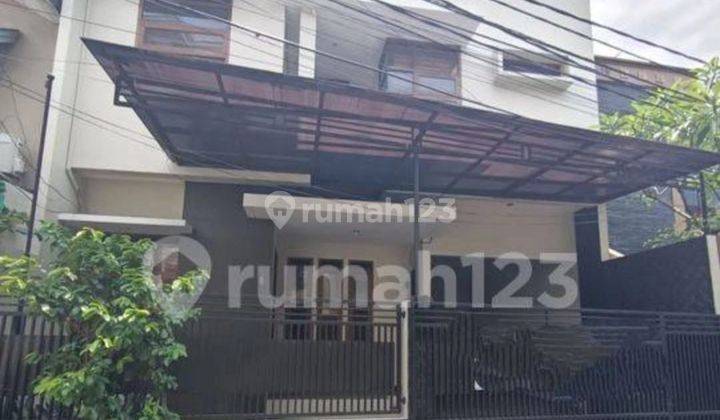 Rumah Minimalis 2 Lantai Semi Furnished Di Tebet Lokasi Tenang Dan Strategis 1