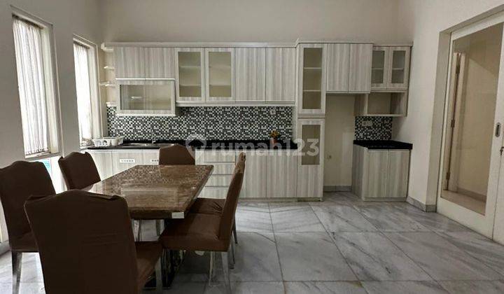 Rumah Minimalis Modern 2 Lantai Semi Furnsihed Ada Kolam Renang Di Pejaten Barat  2