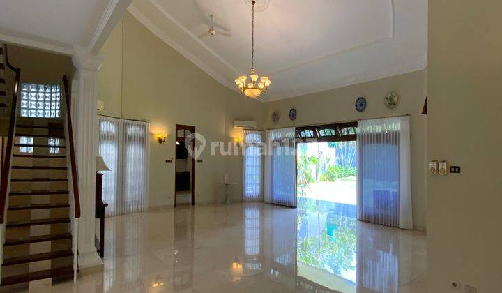 Rumah Mewah Tropis 2 Lantai Semi Furnished Lokasi Tenang dan Sejuk Di Pejaten Barat 2