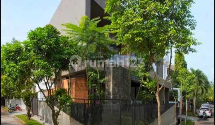 Rumah Mewah Dengan Kolam Renang Lokasi Bintaro Sekt 9 