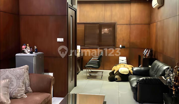 Ready-to-Use Shop House by the Road, Suitable for Business/Office in South Jakarta 2