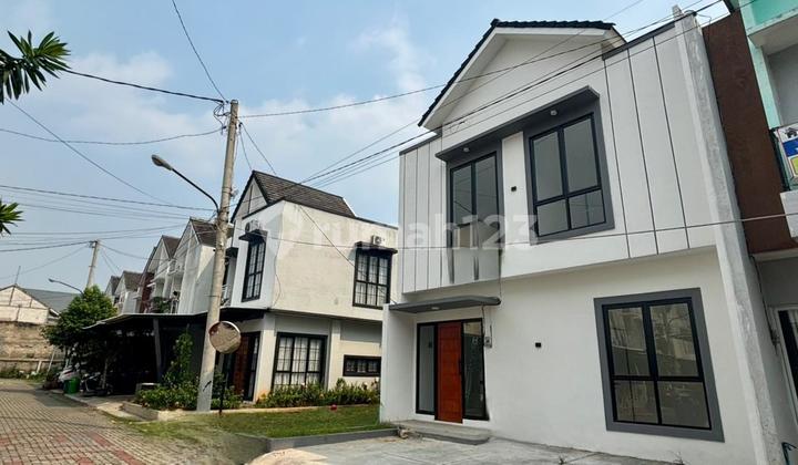 Ready-to-Occupy House in Cluster Near Bintaro Sector 9 2