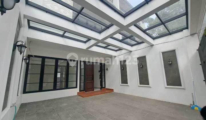 Rumah Cantik Dengan Kolam Renang Lokasi Strategis Bintaro Sekt 1