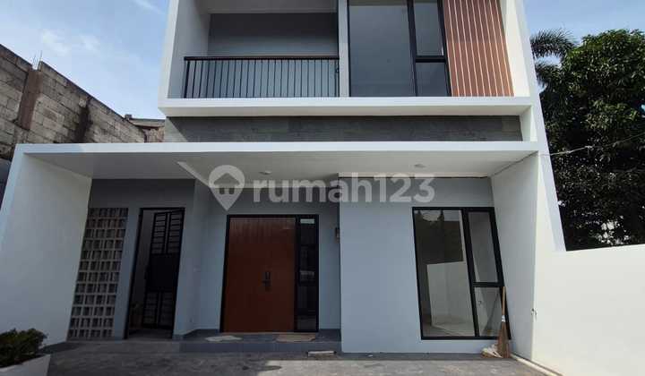 Rumah Cantik Siap Huni Lokasi Dekat Pasar Segar Tamgsel
