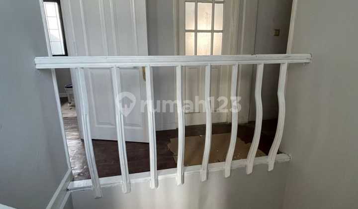 The House is Renovated with a Scenic Environment in Sector 5 Bintaro Jaya. 2