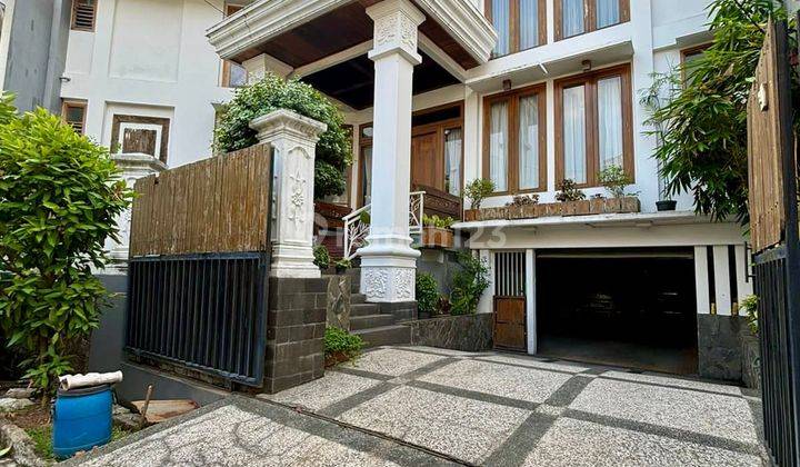 Rumah Cantik Split Level Dengan Klm Renang Lokasi Bintaro Tangsel 1