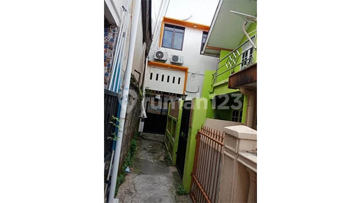 Rumah terawat, rapi lokasi strategis di Jl Johar Baru 2