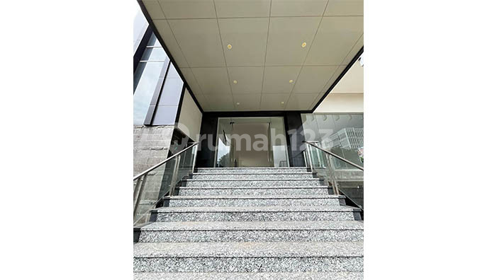 Gedung Pramuka, Dilengkapi Lift Parkir 15 Mobil Luas 759M2