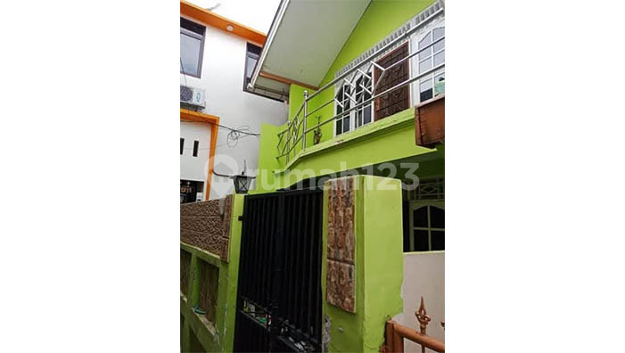 Rumah terawat, rapi lokasi strategis di Jl Johar Baru