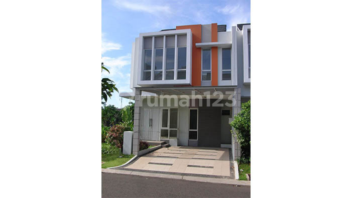 Rumah Hoek Grand Orchard Ebony, Kelapa Gading