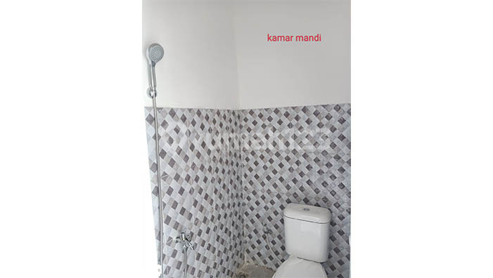 kamar mandi rumah hoek, bagus standart, di