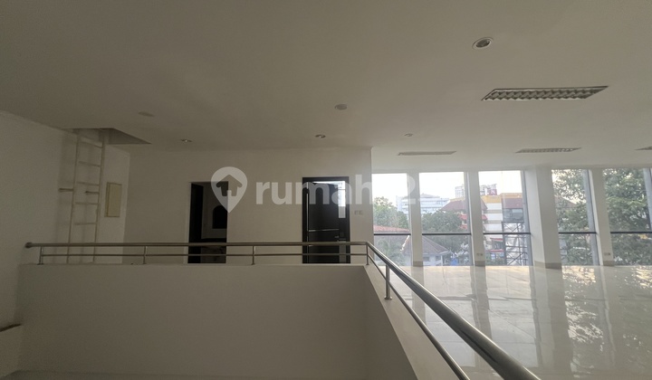 Strategic Business Space at Mainroad Naripan, Bandung City 2