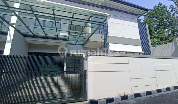 Rumah Mewah Baru di Komplek Cipaganti Permai, Bandung
