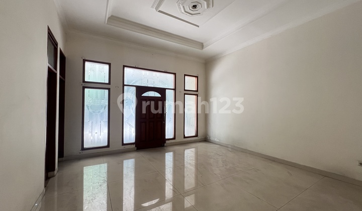 Cheapest In Supratman Bandung Old Money House Ready to Occupy 2