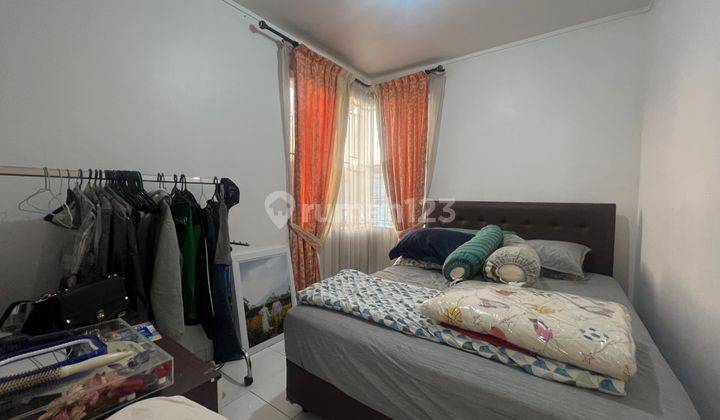 kamar tidur rumah bagus siap huni terawat