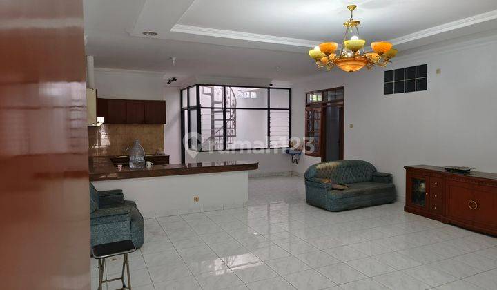 Rumah Asri Semi Furnished di Taman Holis Bandung 1