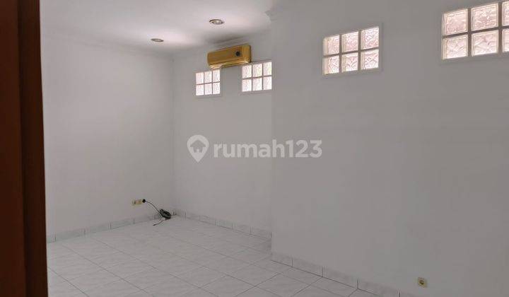 Rumah Asri Semi Furnished di Taman Holis Bandung 2