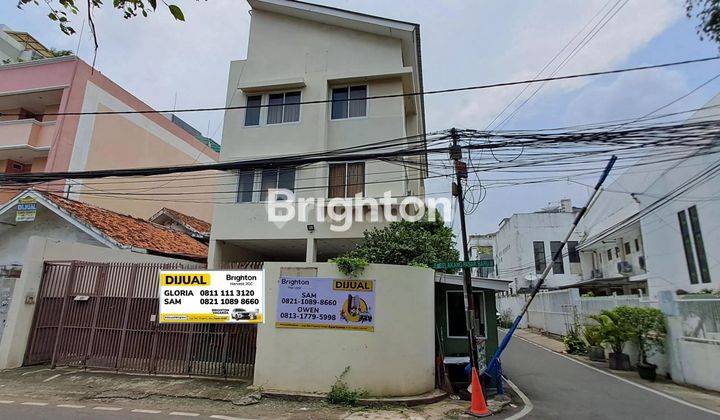 Rumah Tiga Setengah Lantai JL Kelinci Raya Jakarta Pusat 1