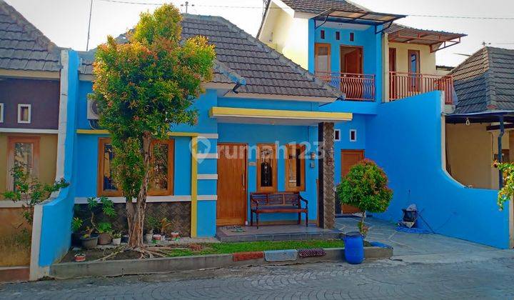 Rumah Bagus 1,5 lantai di Cluster di colomadu 1