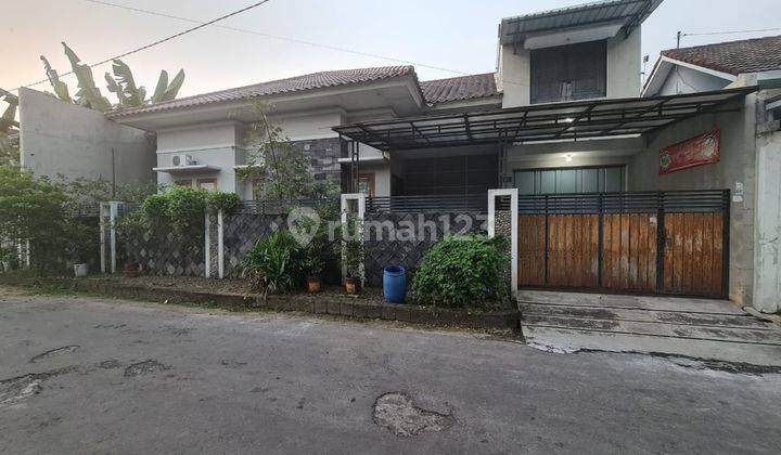 Rumah mewah model minimalis di puri gading solo baru  1