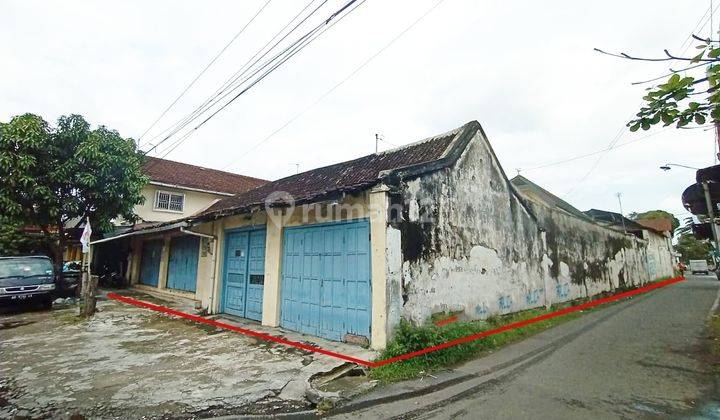 Rumah luas pinggir jalan raya di Laweyan solo 2