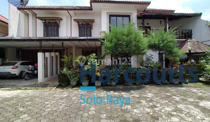 Rumah bagus 2 lantai di Colomadu, Solo 1