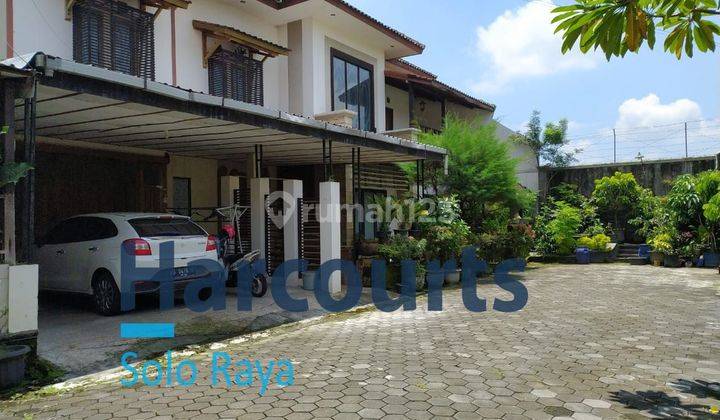 Rumah bagus 2 lantai di Colomadu, Solo 2