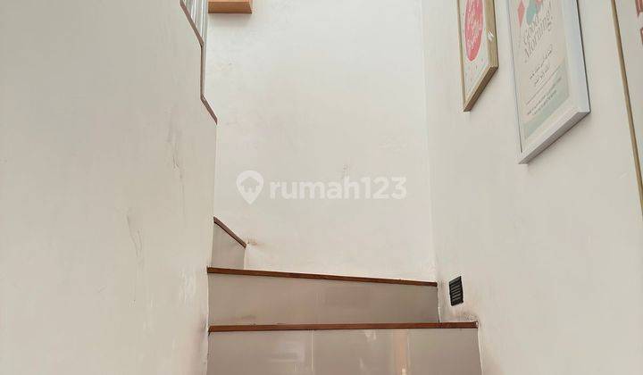 Rumah Bagus 2 Lantai Bonus Furnished Di Perumahan Gentan, Solo 2