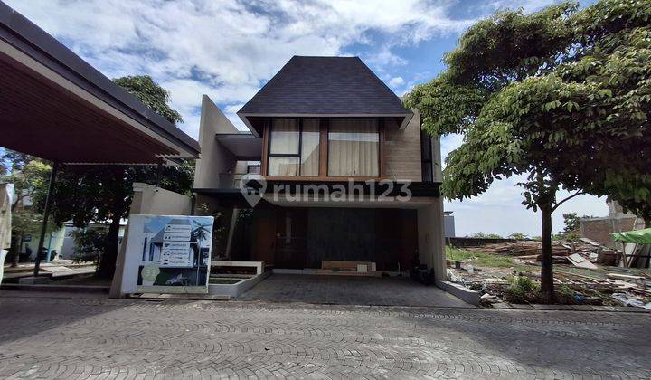 Rumah 2 Lantai Baru Unfurnished HGB di Maguwoharjo, Yogyakarta 1