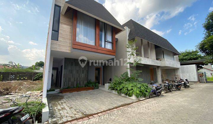 JUAL RUMAH MEGAH 2 LANTAI TYPE LUAS BELAKANG TRANSMART MAGUWOHARJO 1