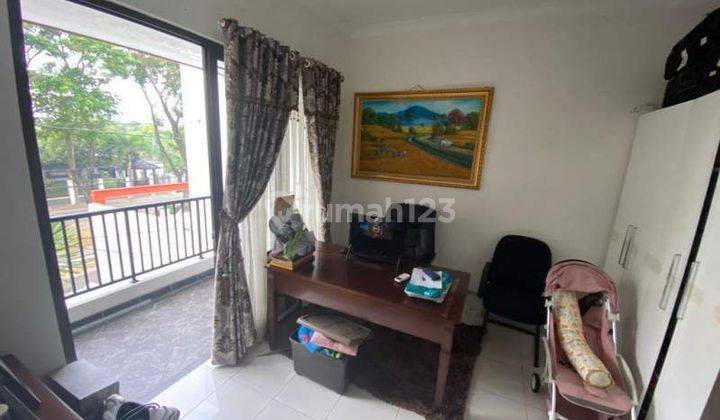  Disewakan Rumah Bagus di Harapan Indah Dengan Kolam Renang 4