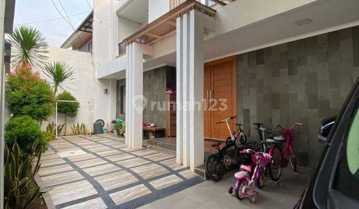  Disewakan Rumah Bagus di Harapan Indah Dengan Kolam Renang 11