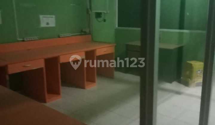 Ruko di Taman Royal Cipondoh Tangerang 3 Lantai 2