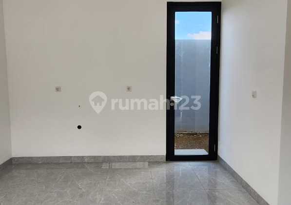 For Sale New 2-Story House with Lake View in Cipondoh 2