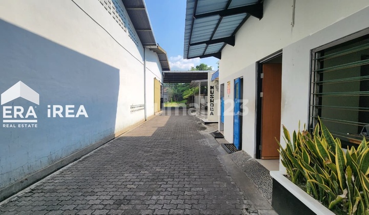 Commercial Space and House in Solo Near Solo Square Commercial Space and House in Solo Near Solo Square