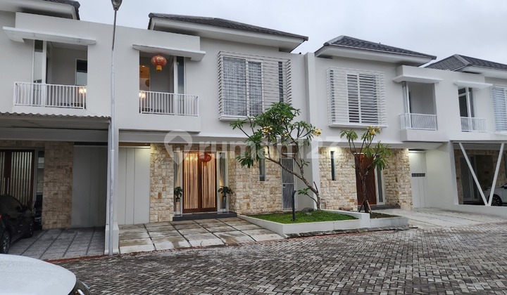 Rumah Solo Dijual.deka translates to "Solo House for Sale - Near" in English. Rumah Solo Dijual.deka translates to "Solo House for Sale - Near" in English.