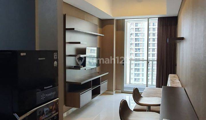 Disewakan 2 Kamar Bagus, View Swimming Pool Apartment Taman Anggrek Residence