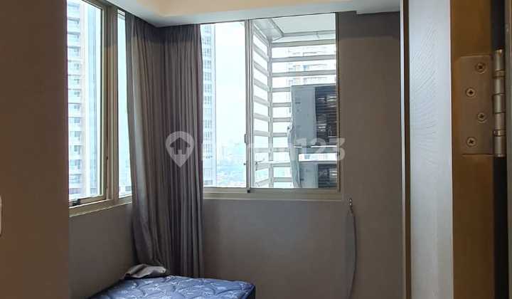 Disewakan 2 Kamar Bagus, View Swimming Pool Apartment Taman Anggrek Residence