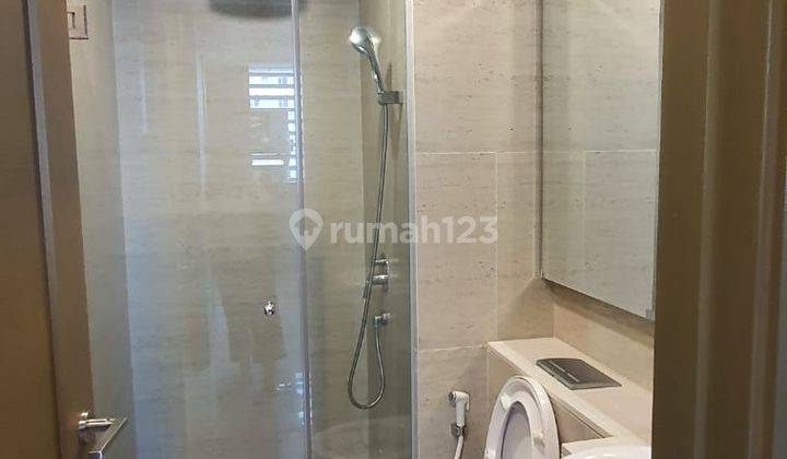 Disewakan 2 Kamar Bagus, View Swimming Pool Apartment Taman Anggrek Residence