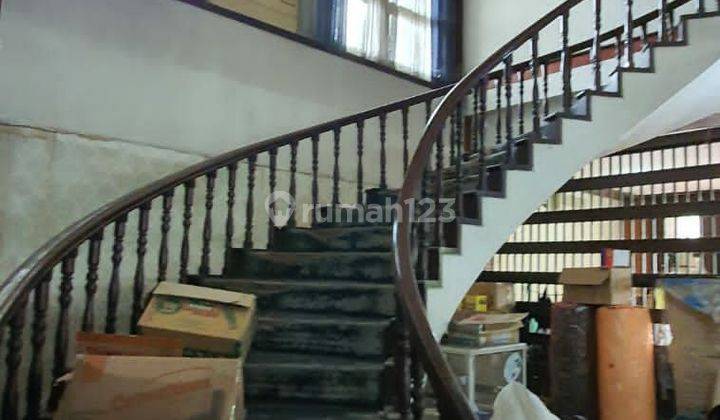 Dijual Rumah Tua 2Lantai Lt 1.068m" Ada Kolam Renang, Jl. Tomang Raya 2