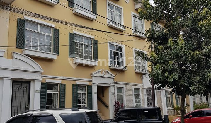 Harus Terjual Cepat Townhouse Taman Hijau Lippo Karawaci 2 Lantai, Bagus, Terawat, Nyaman