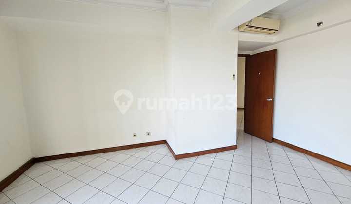 Dijual Cepat Bersih Rapih Unfurnished 2 Kamar Kondominium Taman Anggrek